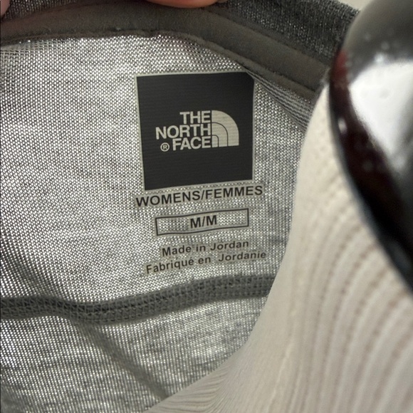 The North Face Women's Flash Dry SS V neck Tee, Medium, Like New - Picture 6 of 8